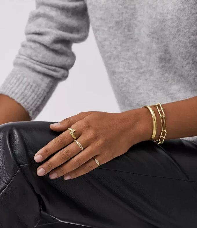 Bague enveloppante Harlow en acier inoxydable doré à texture linéaire