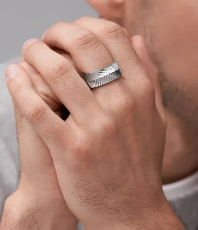 Bague Harlow en acier inoxydable à texture linéaire