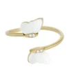 Bague papillon Sutton Radiant Wings en nacre blanche Bague papillon Sutton Radiant Wings en nacre blanche