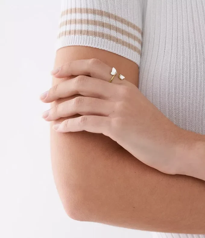 Bague papillon Sutton Radiant Wings en nacre blanche Bague papillon Sutton Radiant Wings en nacre blanche