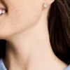 Boucles d&rsquo;oreilles classiques en acier inoxydable doré et nacre Merrit