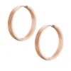 Boucles d’oreilles créoles Harlow en acier inoxydable doré à la texture linéaire Boucles d’oreilles créoles Harlow en acier inoxydable doré à la texture linéaire