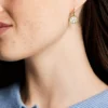 Boucles d’oreilles pendantes Merrit Classic en acier inoxydable doré et nacre Boucles d’oreilles pendantes Merrit Classic en acier inoxydable doré et nacre