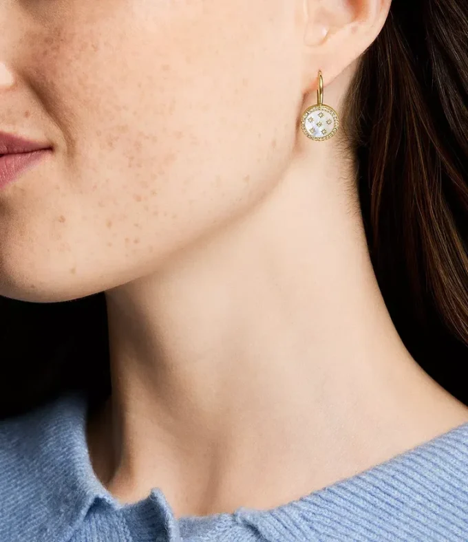 Boucles d’oreilles pendantes Merrit Classic en acier inoxydable doré et nacre Boucles d’oreilles pendantes Merrit Classic en acier inoxydable doré et nacre