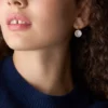 Boucles d’oreilles pendantes Merrit Classic en acier inoxydable doré à l’or rose et nacre Boucles d’oreilles pendantes Merrit Classic en acier inoxydable doré à l’or rose et nacre