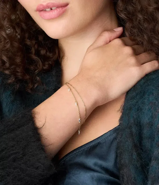 Bracelet Ellis Shaky Glitz en acier inoxydable doré à plusieurs rangs Bracelet Ellis Shaky Glitz en acier inoxydable doré à plusieurs rangs