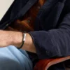 Bracelet à maillons en cuir texturé et acier inoxydable