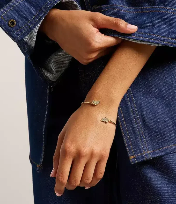Bracelet manchette Sutton Pavé Butterfly en acier inoxydable doré Bracelet manchette Sutton Pavé Butterfly en acier inoxydable doré
