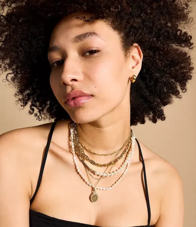 Collection Sadie Locket Collier pendentif en acier inoxydable doré Collection Sadie Locket Collier pendentif en acier inoxydable doré