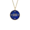 Collier Aquarius Sutton Zodiac en acier inoxydable doré avec pendentif en lapis-lazuli bleu Collier Aquarius Sutton Zodiac en acier inoxydable doré avec pendentif en lapis-lazuli bleu