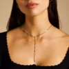 Collier Ellis All Stacked Up en acier inoxydable doré avec col en Y Collier Ellis All Stacked Up en acier inoxydable doré avec col en Y