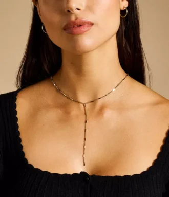 Collier Ellis All Stacked Up en acier inoxydable doré avec col en Y Collier Ellis All Stacked Up en acier inoxydable doré avec col en Y