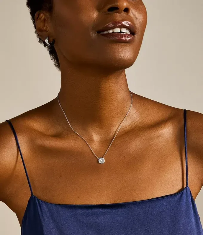 Collier pendentif en argent sterling et nacre Collier pendentif en argent sterling et nacre