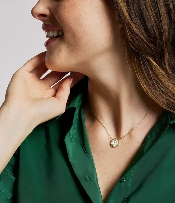 Collier pendentif Merrit Classic en acier inoxydable doré et nacre