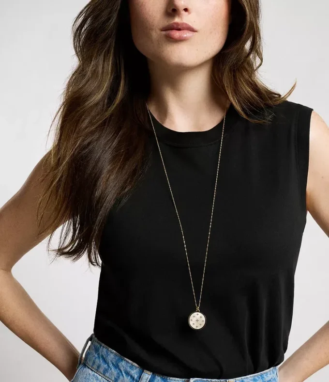 Collier pendentif Merrit Classic en acier inoxydable doré et nacre Collier pendentif Merrit Classic en acier inoxydable doré et nacre