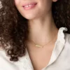 Collier Sadie en acier inoxydable doré avec plaque d’identité Collier Sadie en acier inoxydable doré avec plaque d’identité