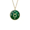 Collier Taurus Sutton Zodiac en acier inoxydable doré avec pendentif en malachite verte Collier Taurus Sutton Zodiac en acier inoxydable doré avec pendentif en malachite verte