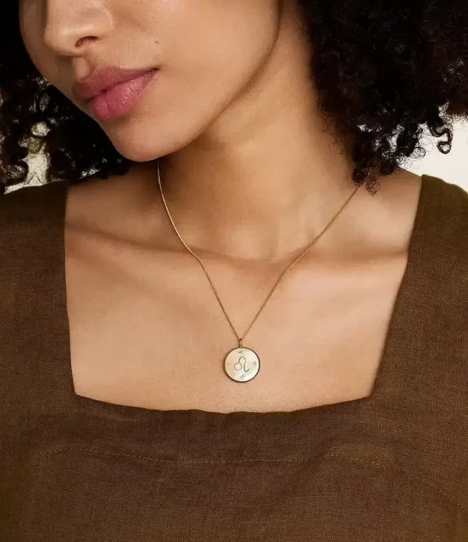 Leo Sutton Zodiac Collier pendentif en acier inoxydable doré et nacre dorée