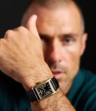 Montre Carraway à trois aiguilles en cuir croco noir