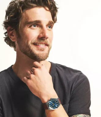 Montre Everett à trois aiguilles avec date, cuir marron