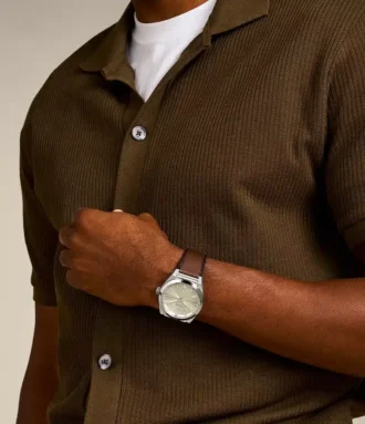 Montre Everett à trois aiguilles avec date, cuir marron
