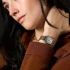 Montre Harlow à trois aiguilles en acier inoxydable bicolore Montre Harlow à trois aiguilles en acier inoxydable bicolore
