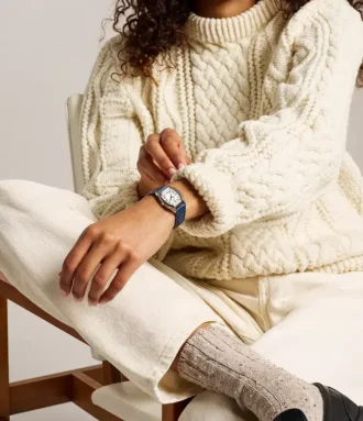 Montre Harlow à trois aiguilles en cuir croco bleu marine