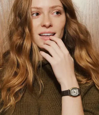 Montre Harlow à trois aiguilles en cuir croco marron