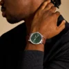 Montre minimaliste à trois aiguilles en cuir marron Montre minimaliste à trois aiguilles en cuir marron