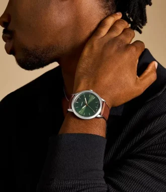 Montre minimaliste à trois aiguilles en cuir marron