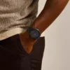 Montre Neutra Chronograph en cuir noir