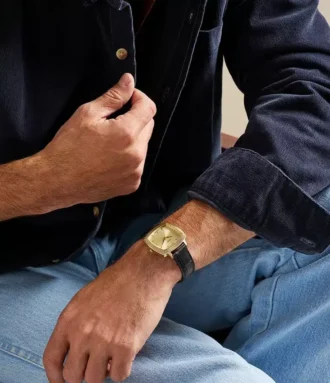 montre nick jonas x fossil machine luxe trois aiguilles en cuir croco noir 2 330x383 - Montre Nick Jonas x Fossil Machine Luxe &agrave; trois aiguilles en cuir croco noir